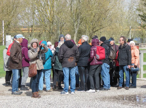 Kaunas, Litvanya - Nisan 2017 yaklaşık: Kaunas turist bir grup
