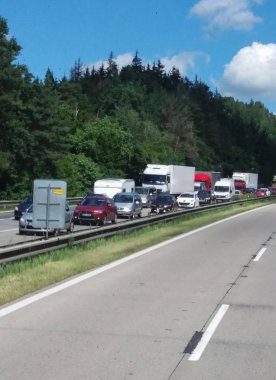 Prague, Çek Cumhuriyeti - Temmuz 2016 yaklaşık: Prag'a trafik sıkışıklığı ile önde gelen otoyol