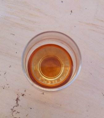 East Kilbride, İskoçya, İngiltere - Haziran 2017 yaklaşık: Glencairn scotch viski içmek için cam