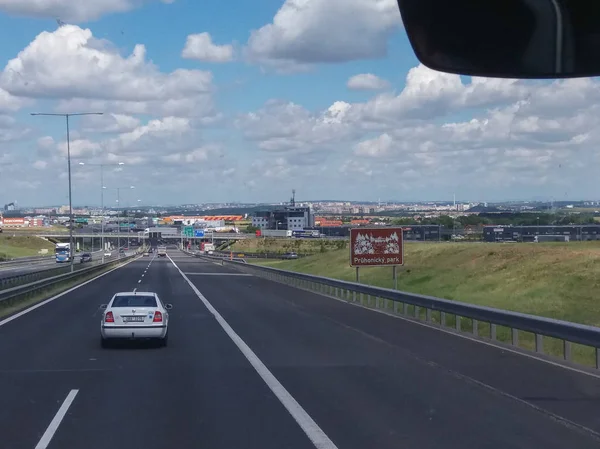 布拉格 捷克共和国 2016年7月 机动车路导致布拉格以交通 — 图库照片