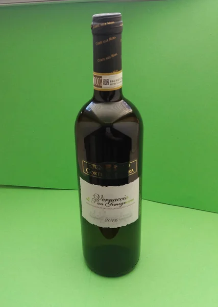 Vernaccia botol anggur — Stok Foto