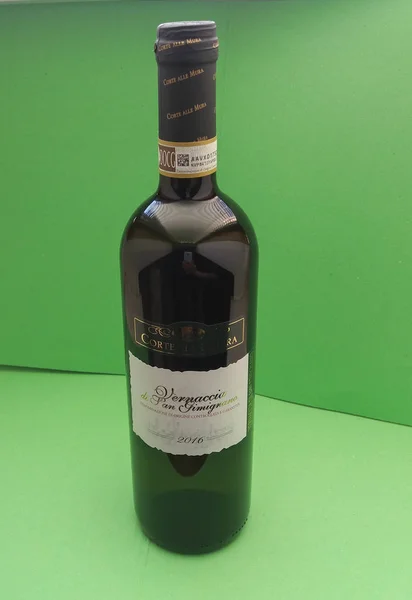 Vernaccia botol anggur — Stok Foto