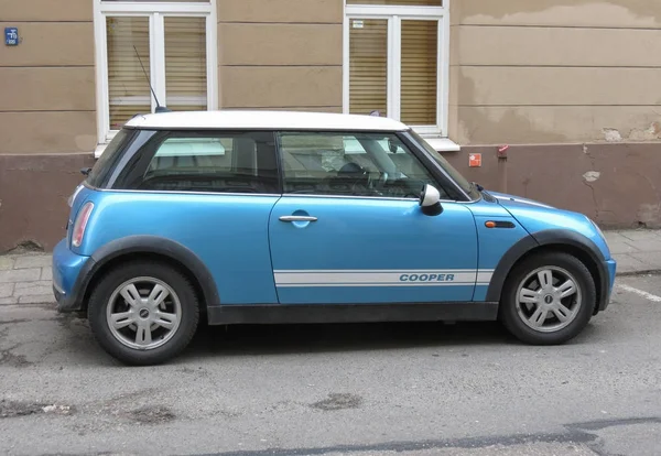 Vilnius Lituania Circa Abril 2017 Mini Cooper Azul Estacionado Centro — Foto de Stock