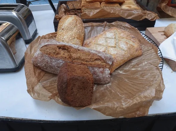 Brot Grundnahrungsmittel Aus Einem Teig Aus Mehl Und Wasser Durch — Stockfoto