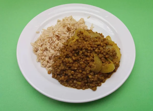 豆马萨拉 扁豆与香料 和米印度式素食菜 — 图库照片