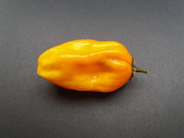 Sarı sıcak biber (Capsicum) aka Şili biber veya kırmızı biber biber sebze vejetaryen ve vegan gıda