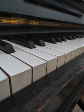 Piyano aka piyano klavye yakın perspektif