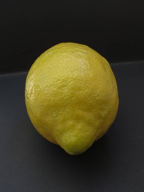 sarı limon (Citrus limon x) meyve vejetaryen yemek