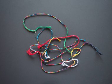 şans, sevgi ve umut getirmek için şanslı bileklik muska tılsım inanıyordu