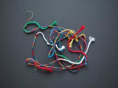 şans, sevgi ve umut getirmek için şanslı bileklik muska tılsım inanıyordu