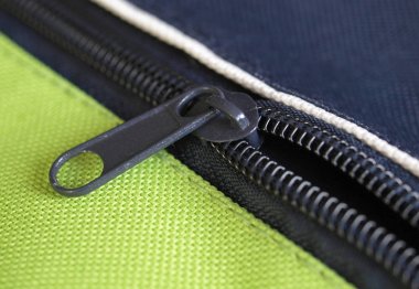 fermuar veya ZIP fastener iki kenarlarını kumaş katılma
