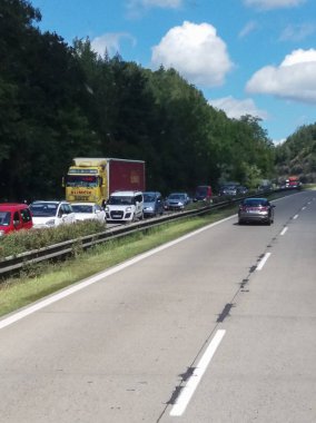 Prague, Çek Cumhuriyeti - Temmuz 2016 yaklaşık: Prag'a trafik sıkışıklığı ile önde gelen otoyol