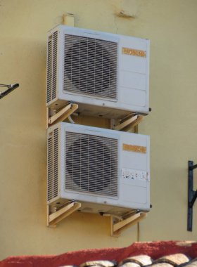 Madrid, İspanya - Ekim 2017 yaklaşık: Bir Isıtma Havalandırma ve klima cihazı Hitachi