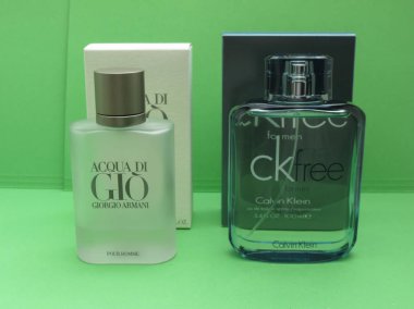 Paris, Fransa - Mayıs 2017 yaklaşık: Armani Acqua di Gio, Calvin Klein erkek eau de toilette, herdem yeşil çok satan için ücretsiz dünya çapında parfüm