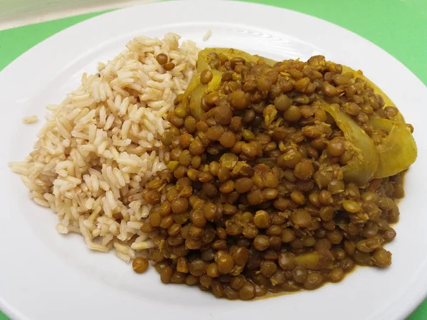 豆马萨拉 扁豆与香料 和米印度式素食菜 — 图库照片
