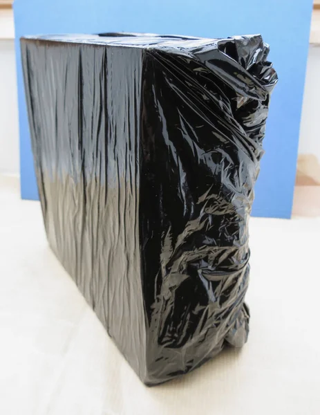 Чорна Пластикова Коробка Невеликих Пакетів — стокове фото