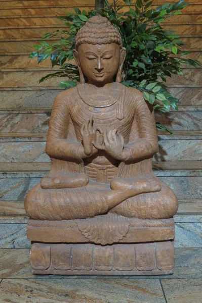 Statue en pierre de Bouddha à Leipzig — Photo
