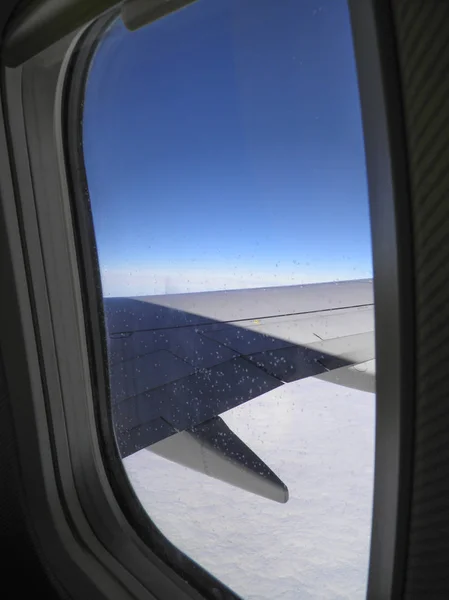 Εναέρια Άποψη Από Ένα Που Φέρουν Αεροπλάνο Στον Ουρανό Πάνω — Φωτογραφία Αρχείου