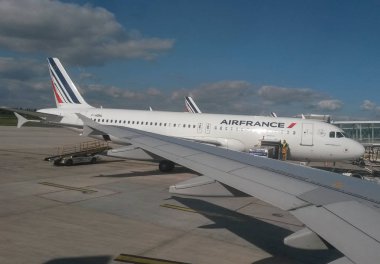 Paris, Fransa - Mayıs 2015 yaklaşık: Paris Charles De Gaulle Havaalanı'nda Park Air France Airbus A320