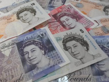 Londra, İngiltere - Temmuz 2015 yaklaşık: İngiliz Sterlini Sterlini notlar