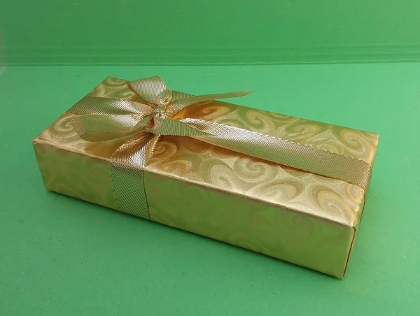 Elegant Gift Box Green Background — Stock Photo, Image