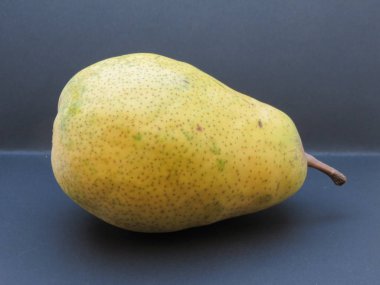 Sarı armut (Pyrus) meyve vegan vejetaryen yemek