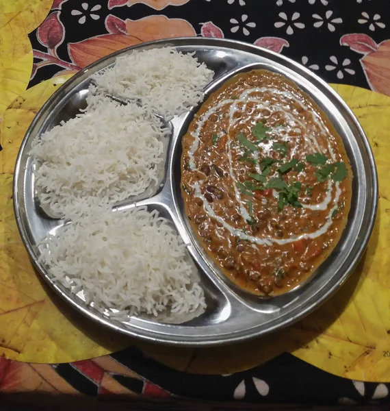 豆マサラ プレーン バスマティ米とインド スタイルで調理したスパイシーなレンズ豆 — ストック写真