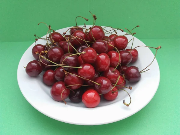 红樱桃 Prunum 水果素食菜 — 图库照片