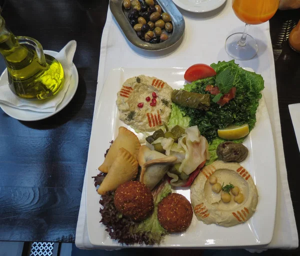 Libanesisches Vegetarisches Gericht Mit Falafel Hummus Baba Ganoush Auberginen Dip — Stockfoto
