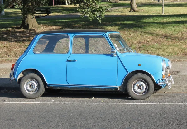 Azul claro Mini Cooper coche — Foto de Stock
