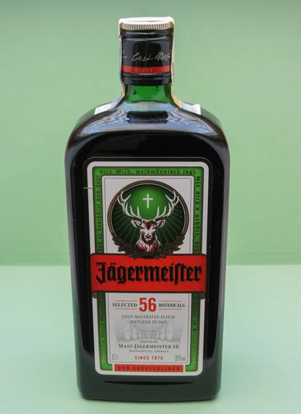 Uma garrafa de digestivo de ervas Jagermeister — Fotografia de Stock