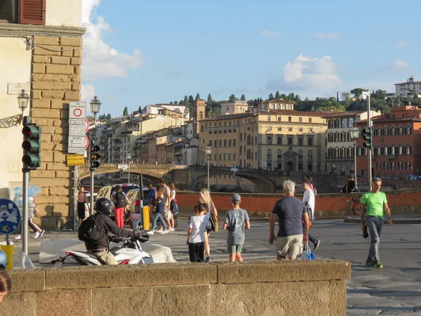 Cerca de River Arno en Florencia — Foto de Stock