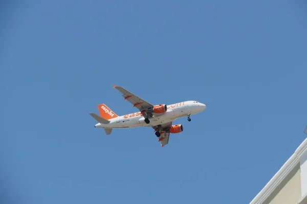 Vuelo EasyJet Airbus A319 en Lisboa — Foto de Stock
