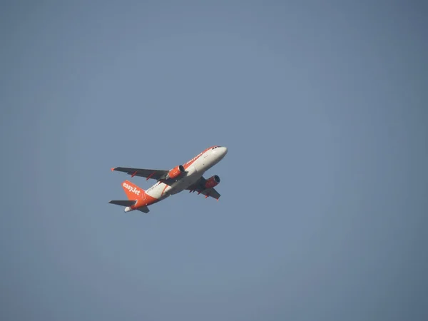 Easyjet Airbus A320 stijgt op in Napels — Stockfoto