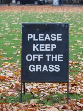 Lütfen Çimlere basmayın