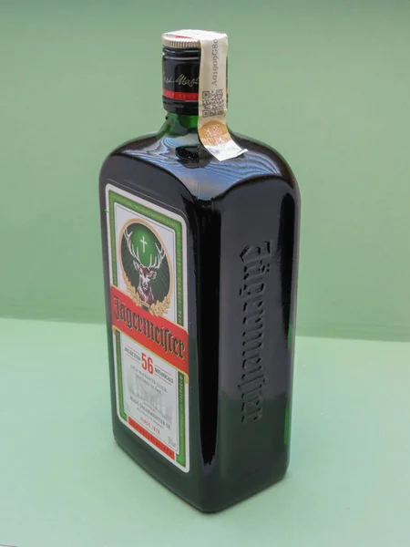 Uma garrafa de digestivo de ervas Jagermeister — Fotografia de Stock