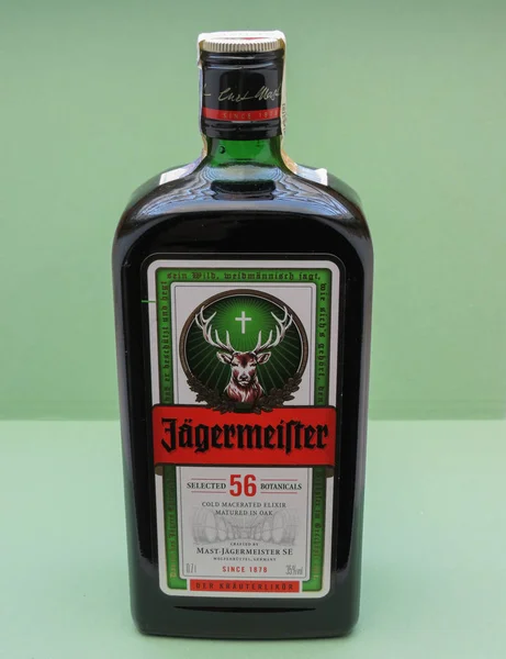 Uma garrafa de digestivo de ervas Jagermeister — Fotografia de Stock