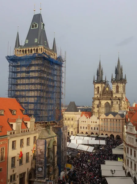 Praça da Cidade Velha com mercado de Natal em Praga — Fotografia de Stock