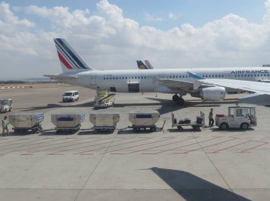 Air France Airbus A321 Madrid 'de park halinde.
