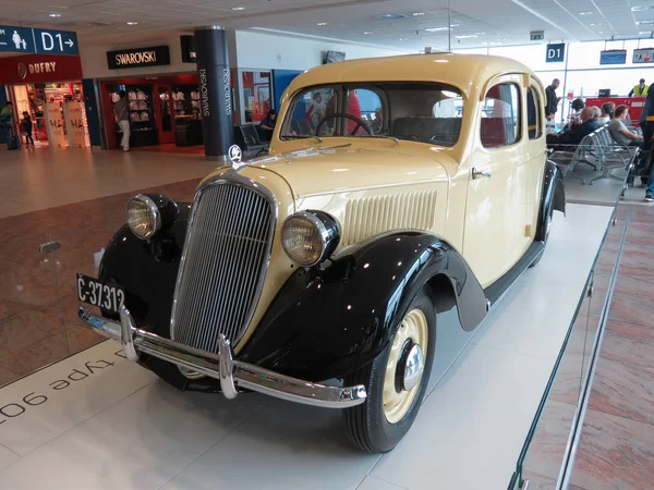 Beige Skoda Rapid type 901 car in Prague — ストック写真