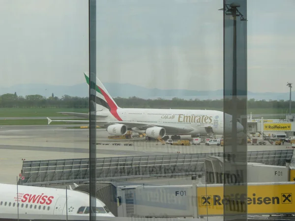 Airbus A380 linii lotniczych Emirates w Schwechat Wiedeń — Zdjęcie stockowe