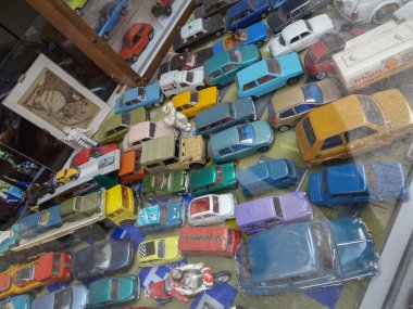 arabalar ve kamyonlar minyatür üretimler