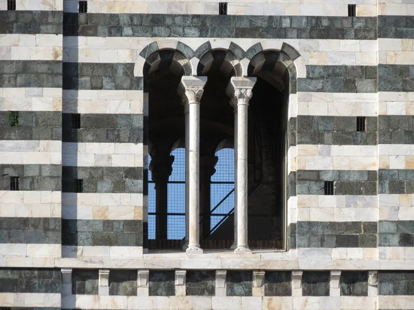 Romanesque trifora window — Stock Photo, Image