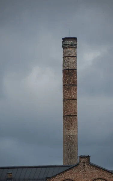 Schornstein einer alten Fabrik — Stockfoto