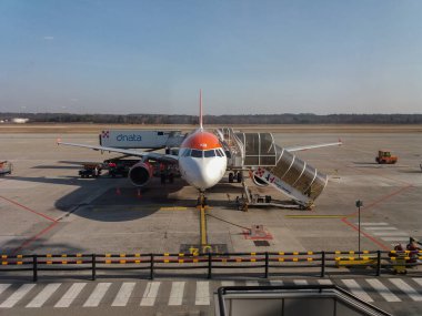 Easyjet Airbus A320 Milan Malpensa 'dan kalkıyor.