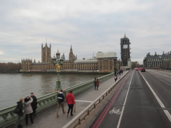 Работы по консервации зданий парламента в Лондоне — стоковое фото