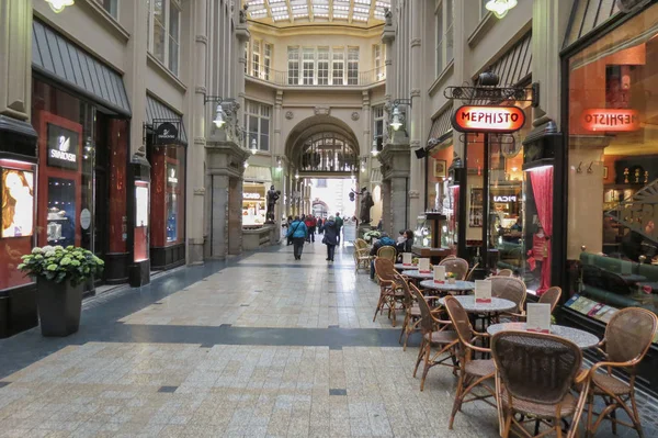 Galerie de magasins avec cafés à Leipzig — Photo