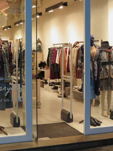 Padua Itálie Circa November 2014 Oblečení Vystavené Módním Obchodě — Stock fotografie