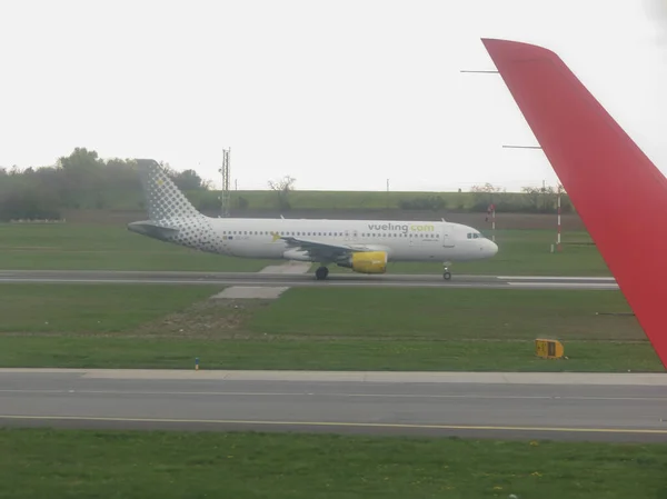 Vilnius Litva Circa Duben 2017 Vueling Airbus A320 Připraven Startu — Stock fotografie