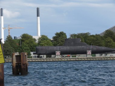 COPENHAGEN, DENMARK - CIRCA AĞUSTOS 2017: Sudan çıkmış siyah denizaltı